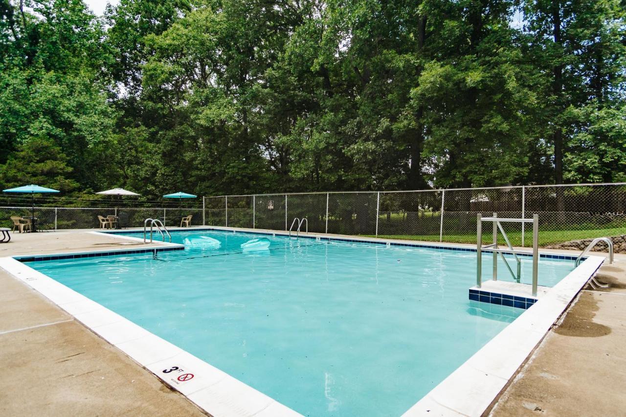 Tranquil Luxury: Modern Comfort! Lynchburg Exterior photo